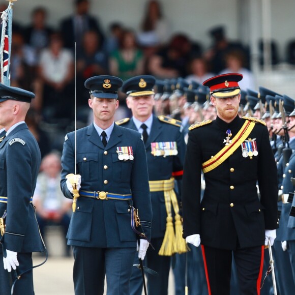 Le prince Harry en visite dans une base de la Royal Air Force le 20 juillet 2017 à Bury St Edmunds.