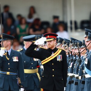 Le prince Harry en visite dans une base de la Royal Air Force le 20 juillet 2017 à Bury St Edmunds.