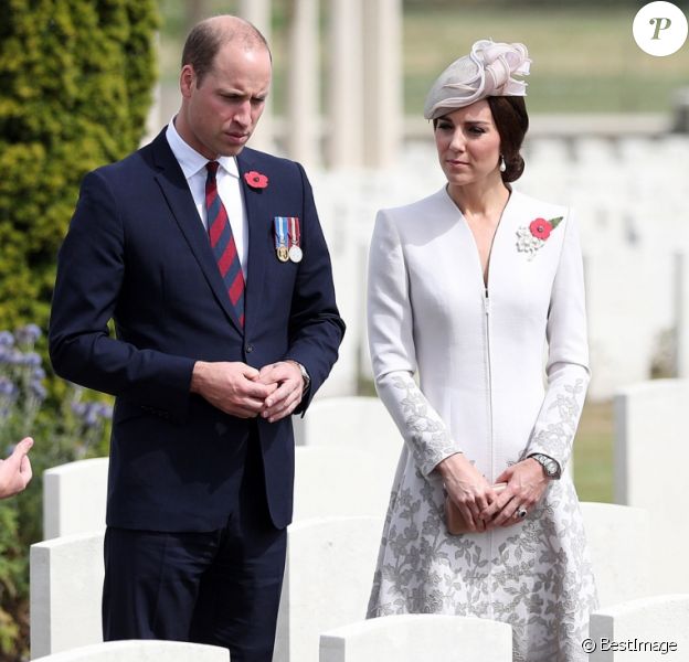 Le prince William, duc de Cambridge, et Kate Middleton, duchesse de Cambridge, ont visité le cimetière militaire Bedford House près d'Ypres en Belgique le 31 juillet 2017, jour du centenaire de la Bataille de Passchendaele.