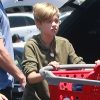 Siloh Jolie-Pitt fait des courses avec sa soeur Vivienne à Los Angeles le 29 Juillet 2017