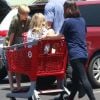 Siloh Jolie-Pitt fait des courses avec sa soeur Vivienne à Los Angeles le 29 Juillet 2017