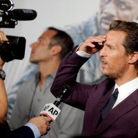 Matthew McConaughey, choqué, découvre sur tapis rouge la mort de Sam Shepard