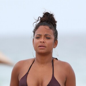 Christina Milian se relaxe sur une plage de Miami le 23 juillet 2017 © CPA/Bestimage