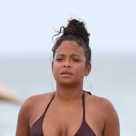 Christina Milian se relaxe sur une plage de Miami le 23 juillet 2017 © CPA/Bestimage