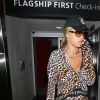 Rita Ora porte un ensemble léopard à son arrivée à l'aéroport de LAX à Los Angeles, le 1er août 2017