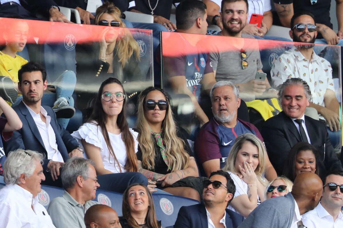 Photo : Rafaella Beckran, la soeur de Neymar Jr regardant depuis les  tribunes le premier match de la saison 2017-2018 de Ligue 1 Paris  Saint-Germain (PSG) contre Amiens (ASC) au parc des