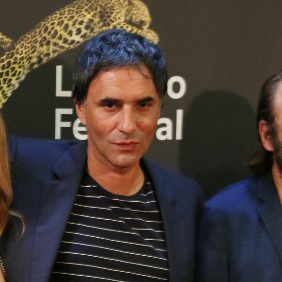 Vanessa Paradis et son compagnon Samuel Benchetrit (costume Dior et chaussures Nike) et Vincent Macaigne lors de la première du film "Chien" au 70e festival du film de "Locarno" le 7 août 2017