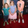 Tori Spelling et son mari Dean McDermott avec leurs enfants Finn Davey, Hattie Margaret, et Stella Doreen (de gauche à droite) - People à la projection du film The Lion King (Sing-Along) à Los Angeles, le 5 août 2017.