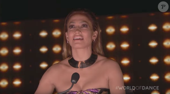 Jennifer Lopez hypnotisée par la prestation des Twins qui remportent l'émission de danse américaine World of Dance le 8 août 2017 sur NBC.
