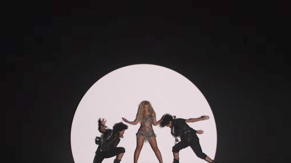 Beyoncé accompagnée par Les Twins lors des Billboard Music Awards en 2011.