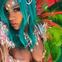 Rihanna, divine à la Barbade : La bombe utilise-t-elle Photoshop ?