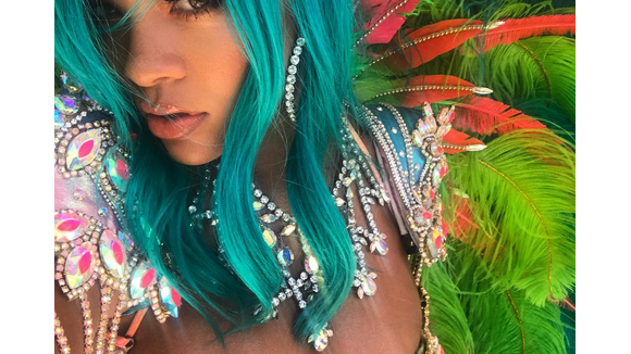 Rihanna, divine à la Barbade : La bombe utilise-t-elle Photoshop ?