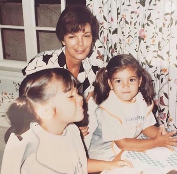 Photo de Kim, Kourtney Kardashian et leur grand-mère, MJ. Juillet 2017.