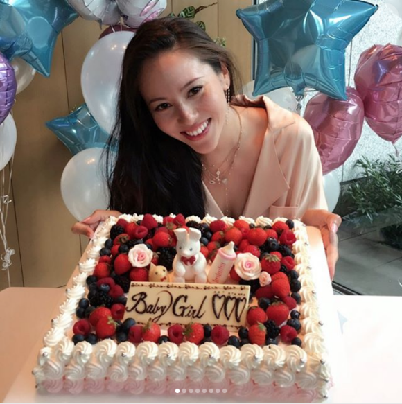 Jessica Michibata, ex-femme de Jenson Button, a partagé le 27 juillet 2017 sur Instagram des photos de sa babyshower, révélant ainsi qu'elle est enceinte d'une petite fille.