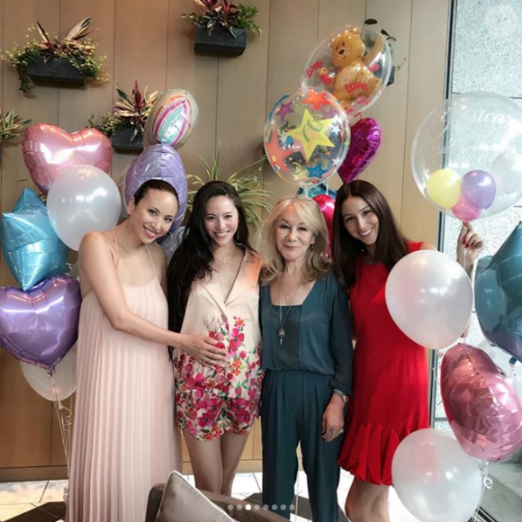 Jessica Michibata, ex-femme de Jenson Button, a partagé le 27 juillet 2017 sur Instagram des photos de sa babyshower, révélant ainsi qu'elle est enceinte d'une petite fille.
