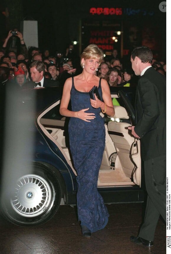 La princesse Diana arrivant à l'avant-première à Londres du film In Love & War, en février 1997.