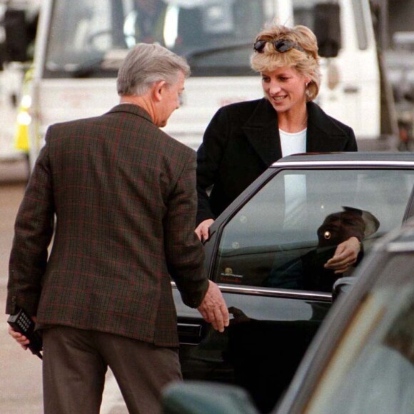 La princesse Diana à l'aéroport de Londres en mai 1996.