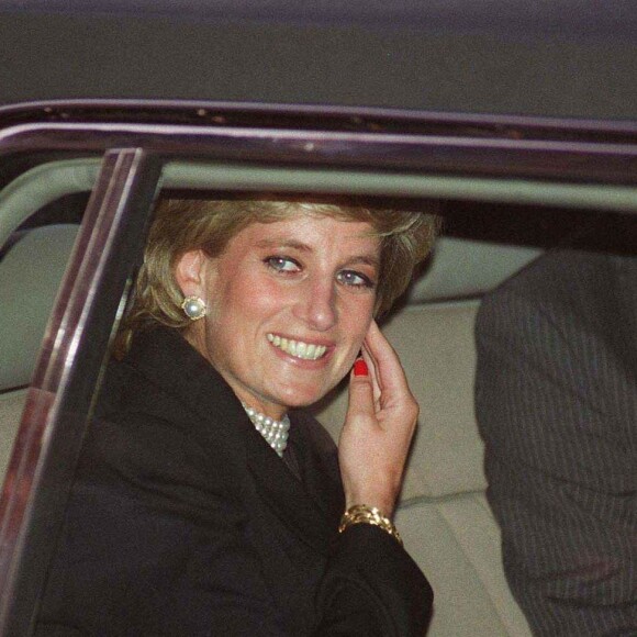 La princesse Diana en voiture à Paris en septembre 1995.