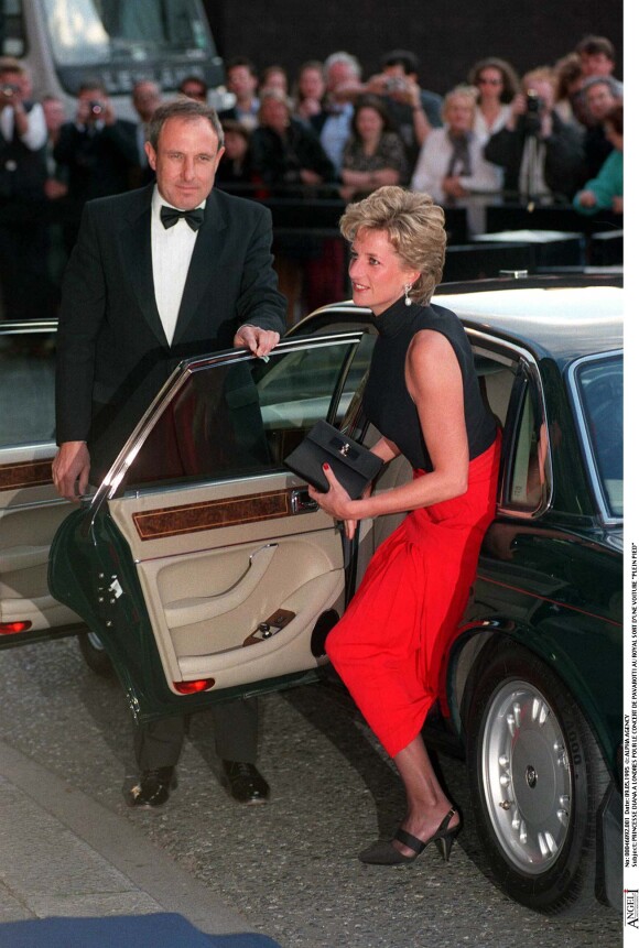 La princesse Diana arrivant au Royal Albert Hall à Londres en mai 1995.