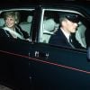 La princesse Diana en juin 1995 à Londres, en voiture devant l'hôtel Hilton.