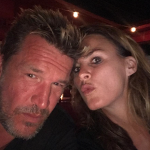 Benjamin Castaldi et sa femme Aurore Aleman, le 13 août 2017 à Saint-Tropez.