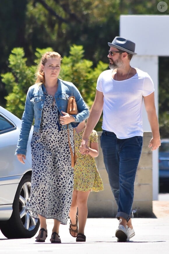 Amy Adams, son mari Darren Le Gallo et leur fille Aviana font du shopping à Sherman Oaks, le 8 août 2017.