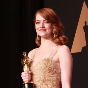 Emma Stone a reçu l'Oscar de la meilleure actrice pour le film "La La Land" lors de la 89e cérémonie des Oscars au Hollywood & Highland Center à Hollywood, le 27 février 2017. © Theresa Bouche/Zuma Press/Bestimage