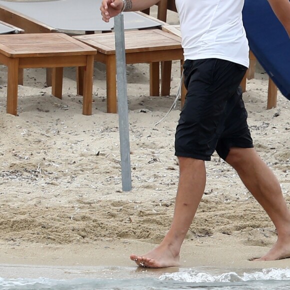 Zlatan Ibrahimovic et ses fils Maximilian et Vincent sur la plage du Bagatelle à Saint-Tropez, Côte d'Azur, France, le 16 août 2017.