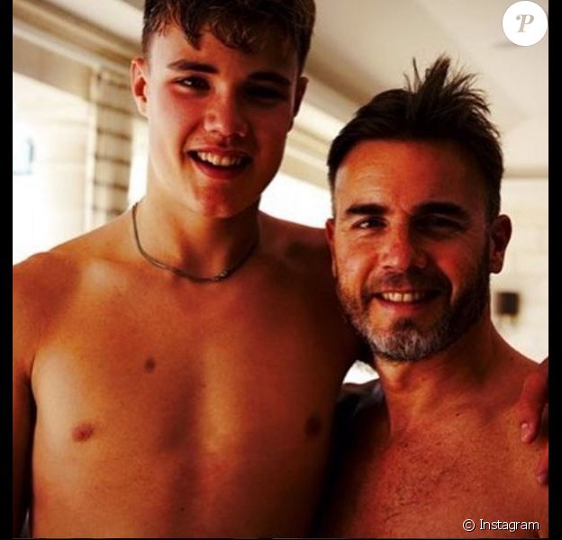 Gary Barlow pose avec son fils Daniel, qui fête ses 17 ans. Instagram, août 2017