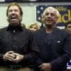 Chuck Norris et Ric Flair assistant à un discours de Mike Huckabee le 17 janvier 2008 à l'Université de Clemson.