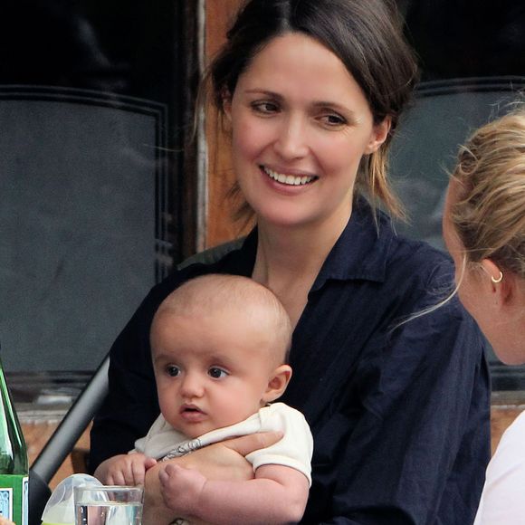 Exclusif - Rose Byrne et son fils Rocco Cannavale sont allés déjeuner avec des amis à New York, le 19 mai 2016