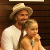 Brooklyn Beckham dédicace son livre de photos en présence de son père David Beckham, son frère Cruz et sa soeur Harper à Los Angeles, le 2 août 2017