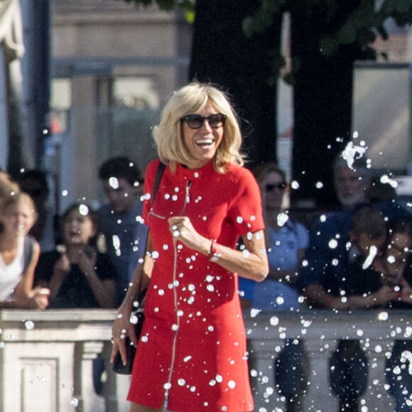 Brigitte Macron (Trogneux) (Robe Nicolas Ghesquière pour Louis Vuitton), Emmanuel Macron, le chancelier fédéral d'Autriche Christian Kern et sa femme Eveline Steinberger lors de la séance photo dans le parc Mirabell à Salzbourg le 23 août 2017. © Pierre Perusseau / Bestimage