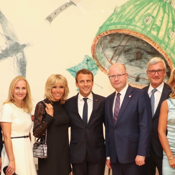 Markus Hinherhäuser, Helga Rabl Stadler, Christian Kern, sa femme Eva, Brigitte et son mari Emmanuel Macron, Bohuslav Sobotka, Harald Preuner, Christina, son mari Wilfried Haslauer et Lukas Crepaz - Le président de la République française Emmanuel Macron et sa femme la Première dame Brigitte Macron (Trogneux) assistent au festival de Salzbourg, Autriche, le 23 août 2017.