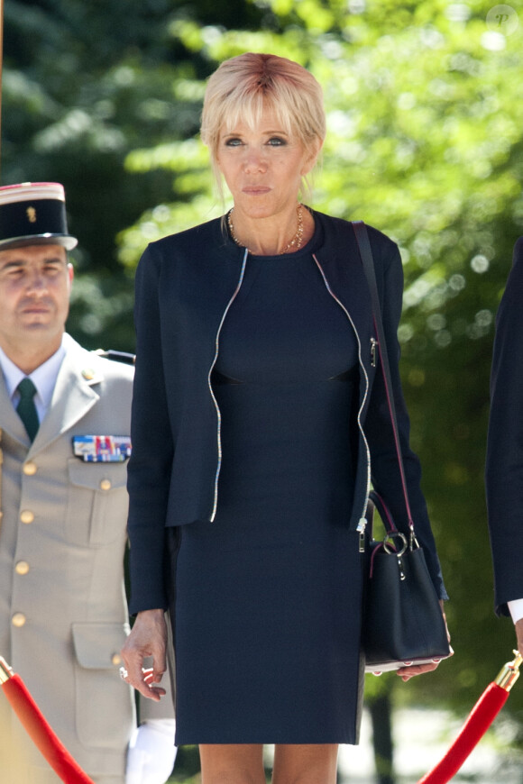 Brigitte Macron (Trogneux) lors de la cérémonie d'accueil du couple présidentiel français au palais Cotroceni à Bucarest le 24 août 2017. © Pierre Perusseau / Bestimage