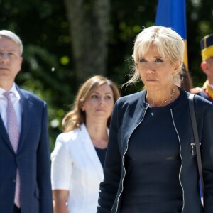 Brigitte Macron (Trogneux) et la femme du président de la Roumanie Carmen Iohannis lors de la cérémonie d'accueil du couple présidentiel français au palais Cotroceni à Bucarest le 24 août 2017. © Pierre Perusseau / Bestimage