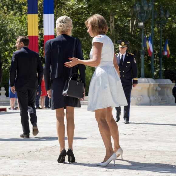 Brigitte Macron (Trogneux), Le président Emmanuel Macron, Le président de la Roumanie Klaus Iohannis et sa femme Carmen Iohannis lors de la cérémonie d'accueil du couple présidentiel français au palais Cotroceni à Bucarest le 24 août 2017. © Pierre Perusseau / Bestimage