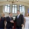 Brigitte Macron (Trogneux), Le président Emmanuel Macron, Le président de la Roumanie Klaus Iohannis, sa femme Carmen Iohannis lors de la cérémonie d'accueil du couple présidentiel français au palais Cotroceni à Bucarest le 24 août 2017.