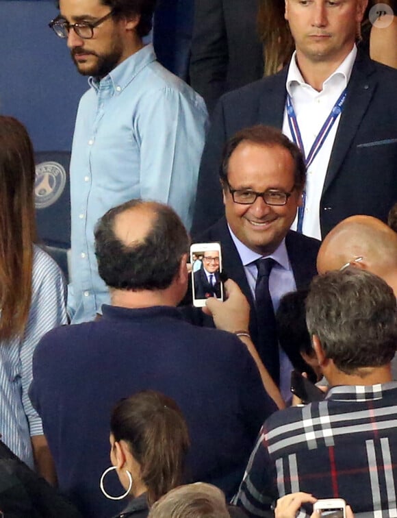 François Hollande - Match entre le PSG et Saint-Etienne, au Parc des Princes, à Paris, le 25 Août 2017.