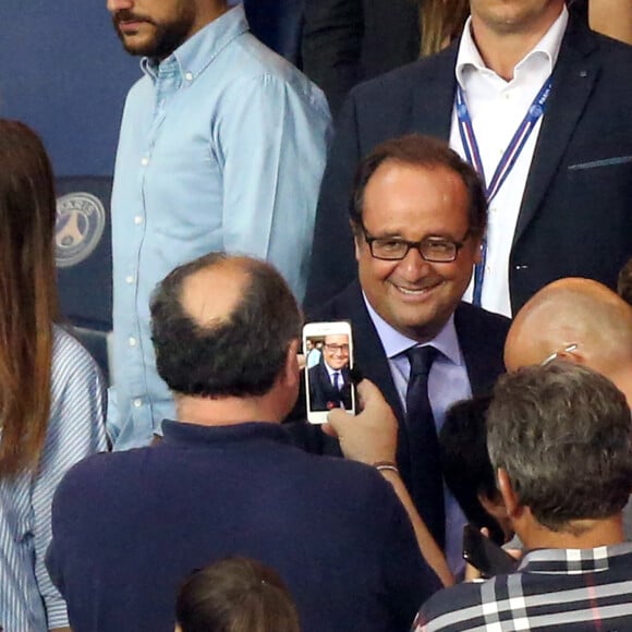 François Hollande - Match entre le PSG et Saint-Etienne, au Parc des Princes, à Paris, le 25 Août 2017.