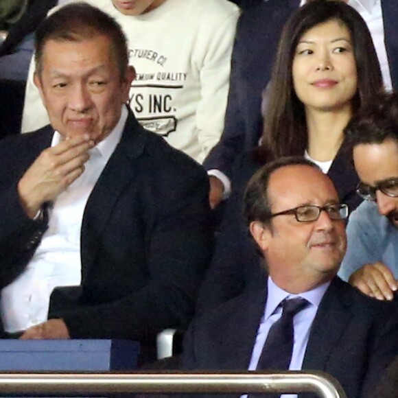François Hollande et son fils Thomas Hollande - Match entre le PSG et Saint-Etienne, au Parc des Princes, à Paris, le 25 Août 2017.