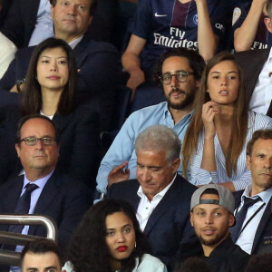 Le président du PSG Nasser Al-Khelaïfi, François Hollande, Thomas Hollande et sa compagne Émiile Broussouloux, Stephen Curry et sa femme Ayesha - Match entre le PSG et Saint-Etienne, au Parc des Princes, à Paris, le 25 Août 2017.