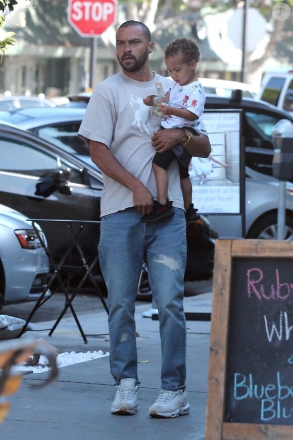 Exclusif - L'acteur Jesse Williams est allé déjeuner avec ses enfants Sadie et Maceo. Le 21 juillet 2017