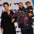 DJ Khaled avec sa femme Nicole Tuck et leur fils Asahd aux MTV Video Music Awards 2017, au Forum. Inglewood, le 27 août 2017.
