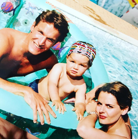 Benjamin Castaldi, son fils Julien et sa première femme il y a 20 ans. Photo postée sur Instagram, le 28 août 2017.
