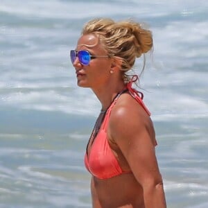 Exclusif -  Britney Spears sur une plage à Kauai à Hawaii, le 13 avril 2017