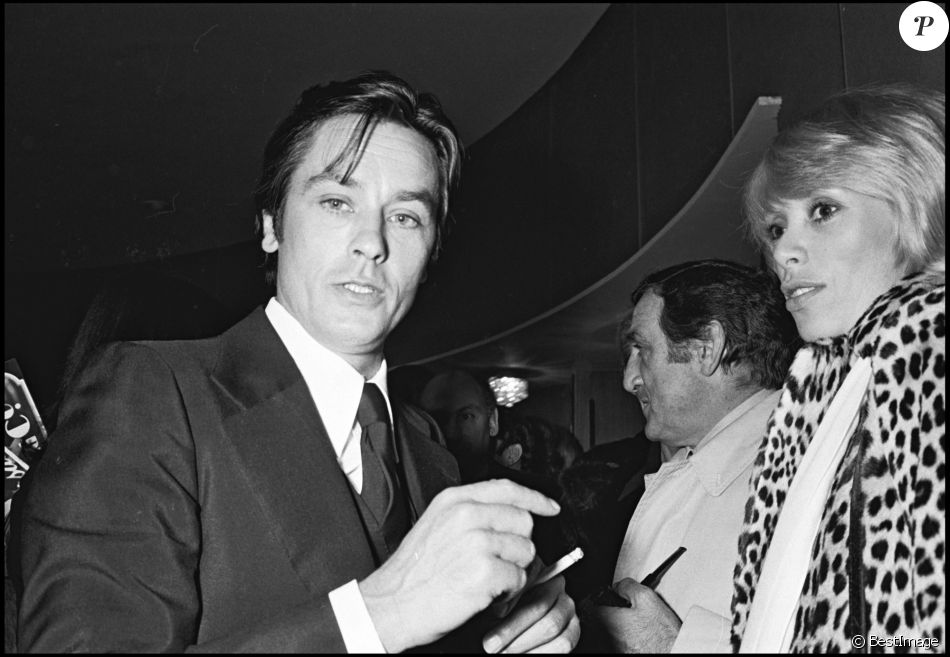 ARCHIVES - Mireille Darc et Alain Delon à Paris (non datée)