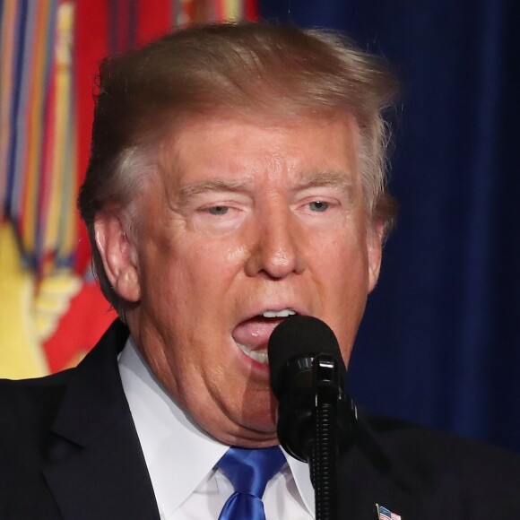 Donald Trump fait un discours sur la présence américaine en Afghanistan à la base militaire de Fort Myer à Arlington en Virginie le 21 août 2017.  Arlington, VA - U.S. President Donald Trump delivers remarks on American involvement in Afghanistan at the Fort Myer military base Arlington, Virginia. Trump was expected to announce a modest increase in troop levels in Afghanistan, the result of a growing concern by the Pentagon over setbacks on the battlefield for the Afghan military against Taliban and al-Qaeda forces21/08/2017 - Arlington