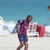 David Banda - Les enfants de Madonna Mercy James et David Banda jouent au football sur une plage de Miami. David porte le maillot de Lionel Messi du club de Barcelone, Miami le 24 janvier 2016. © CPA/BESTIMAGE