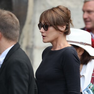 Carla Bruni Sarkozy - Obsèques de Mireille Darc en l'église Saint-Sulpice à Paris. Le 1er septembre 2017